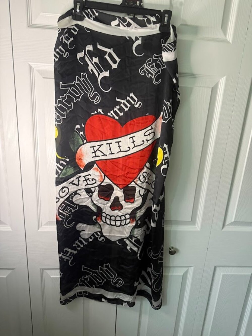 Ed Hardy‎ Love Kills Slowly Scarf 42”x42”